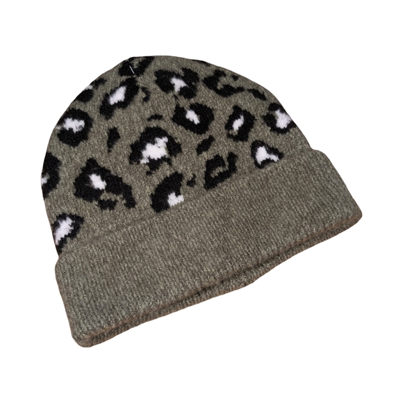 2/$5-Leopard Print Beanie - Green, Black And White By American Eagle NWT - Picture 1 of 5